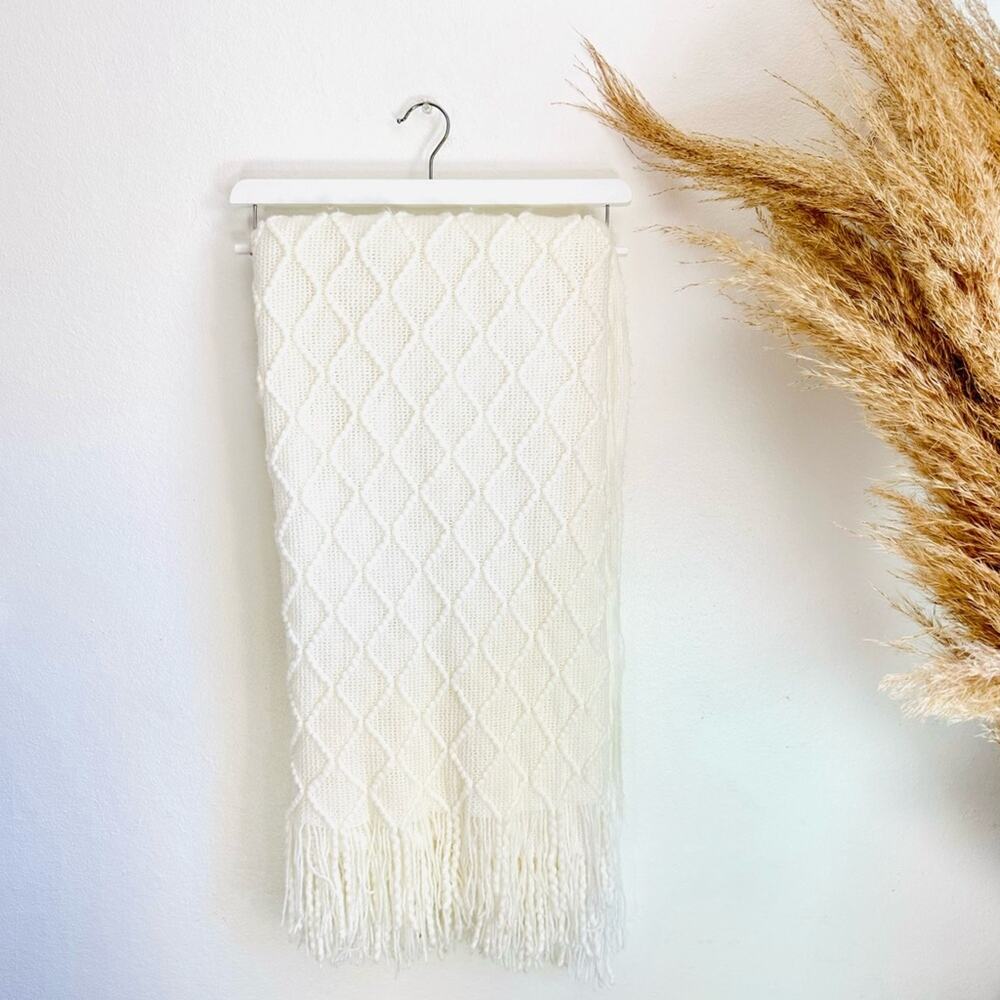 2 BEDSURE TARGET White Ivory Jacquard Weave Knitted Tassel Fringe Blanket Throw